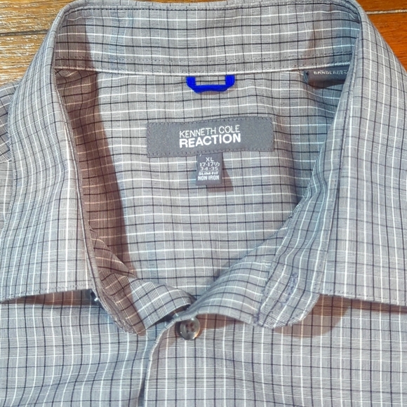 Kenneth Cole Reaction button up - Picture 2 of 4